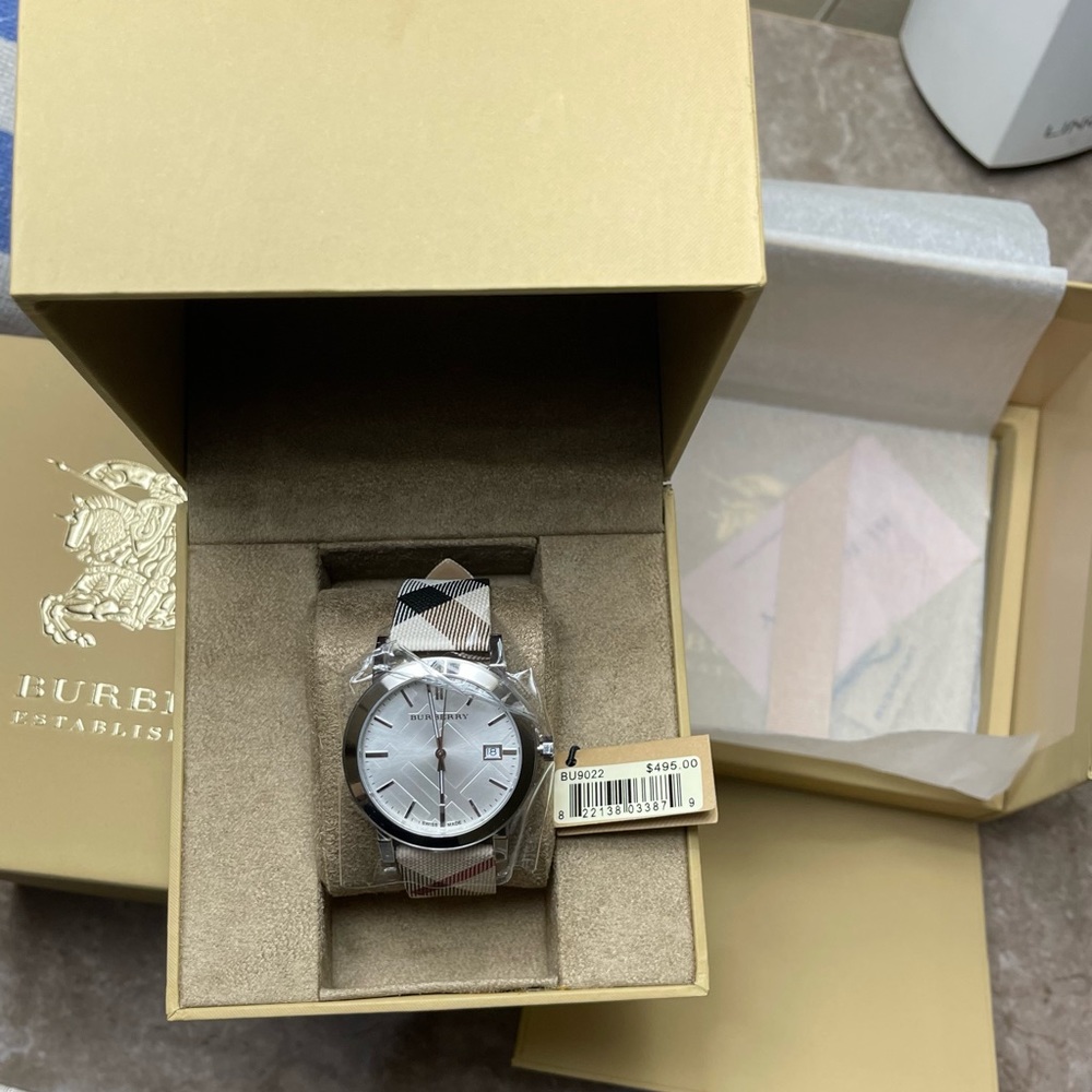 NWT Burberry Watch